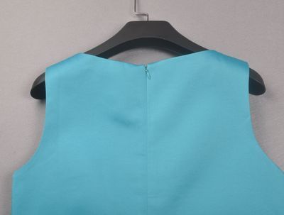 精美刺繡孔雀背心裙 中高端女裝批發與互聯網數據服務新機遇